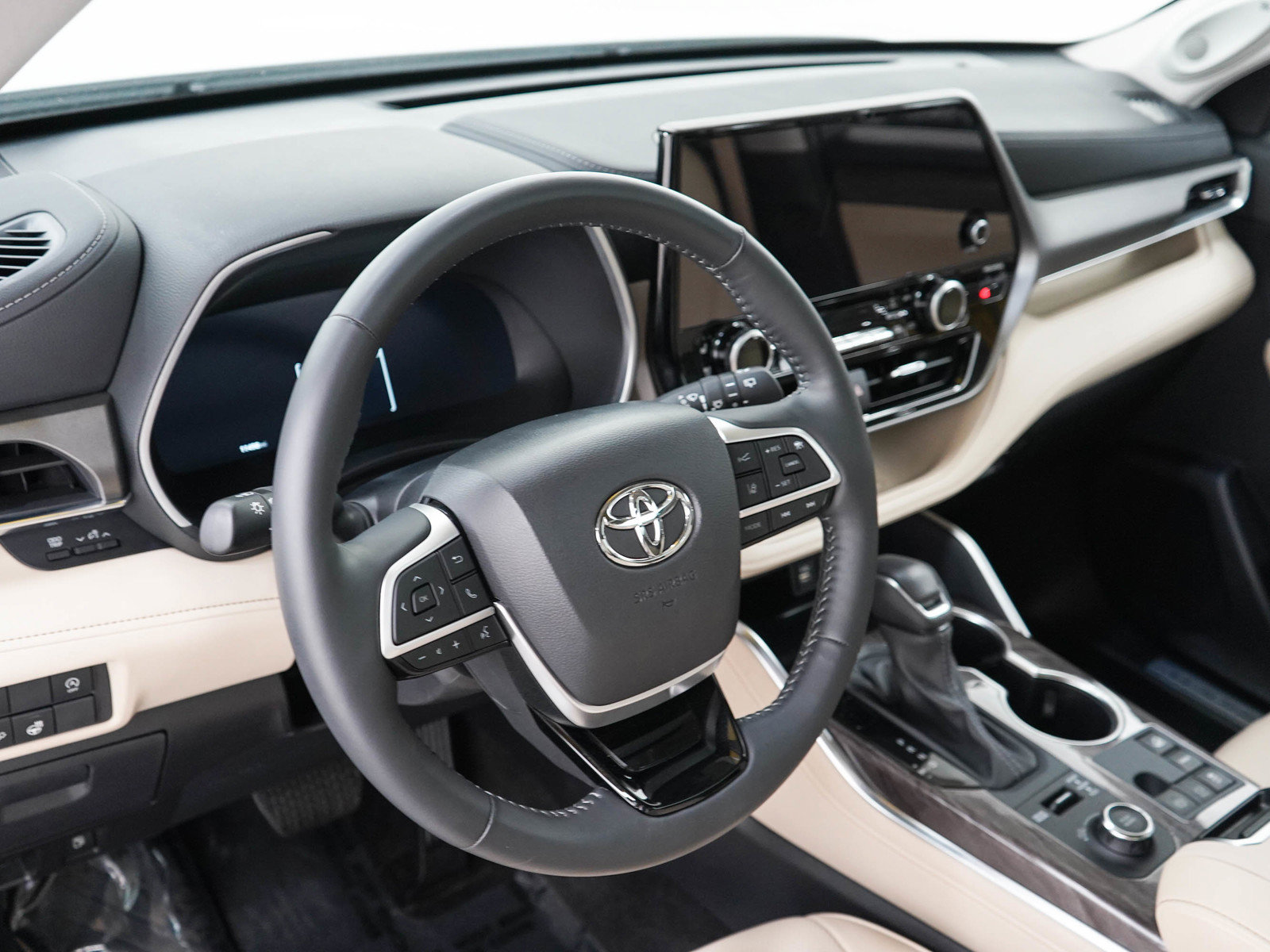 Used 2025 Toyota Highlander Limited AWD/4WD image 22