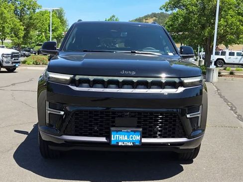 New 2026 Jeep Grand Wagoneer Summit AWD/4WD image 3