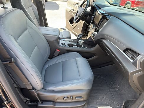 Used 2021 Chevrolet Traverse Premier image 32