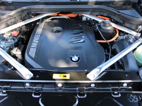 New 2026 BMW X5 xDrive50e w/ Climate Comfort Package image 40