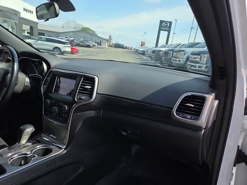 Used 2020 Jeep Grand Cherokee Laredo image 14