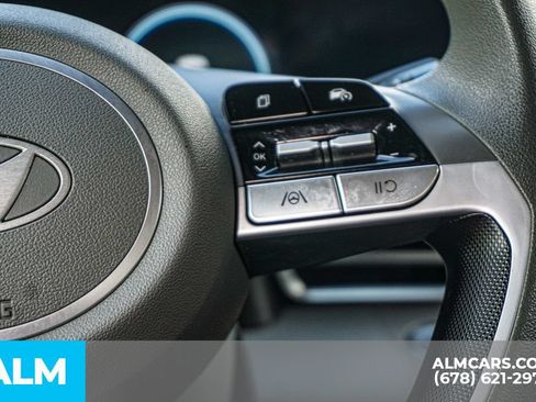 Used 2024 Hyundai Elantra SEL FWD image 29