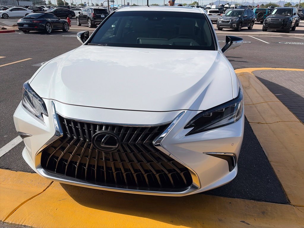 Used 2025 Lexus ES 300h w/ Accessory Package (Z2) FWD image 2