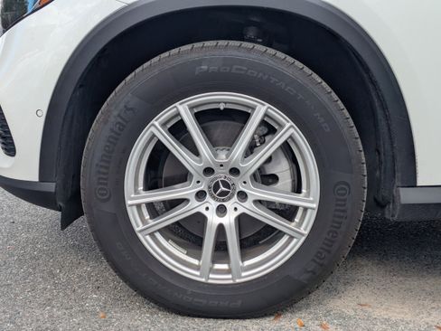 Certified 2025 Mercedes-Benz GLC 300 image 3