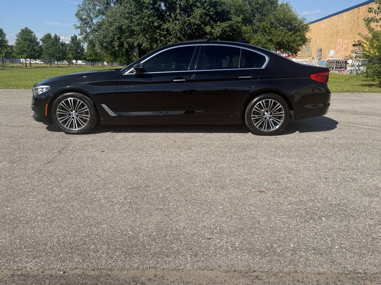 Used 2017 BMW 530i RWD image 12