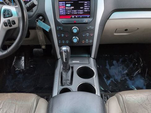 Used 2013 Ford Explorer XLT FWD image 18
