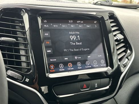 Used 2022 Jeep Cherokee Limited image 17