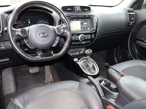 Used 2018 Kia Soul ! w/ Tech Package FWD image 4