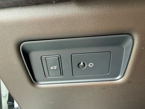 Used 2018 Land Rover Range Rover Sport SE AWD/4WD image 46