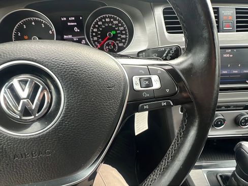 Used 2017 Volkswagen Golf S image 16