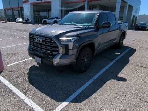 Used 2024 Toyota Tundra Platinum AWD/4WD image 3