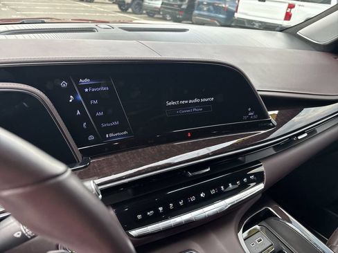 Used 2023 Cadillac Escalade ESV Sport Platinum w/ LPO, ONYX Package AWD/4WD image 18