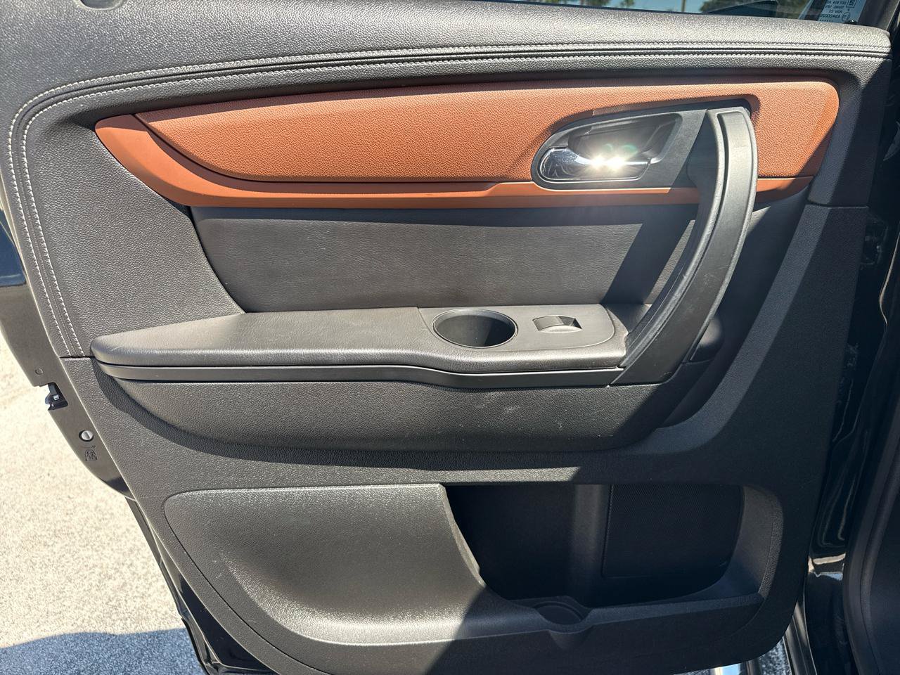 Used 2015 Chevrolet Traverse LT w/ Style and Technology Package FWD image 32