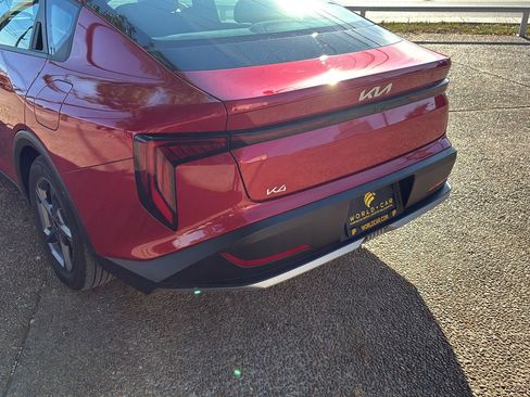 Used 2025 Kia K4 image 36