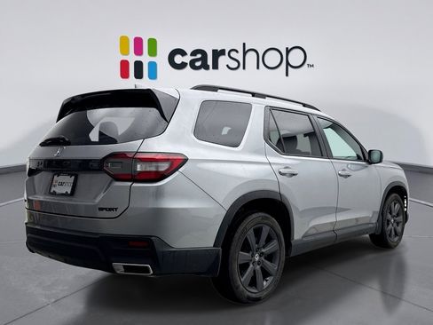 Used 2024 Honda Pilot Sport image 5