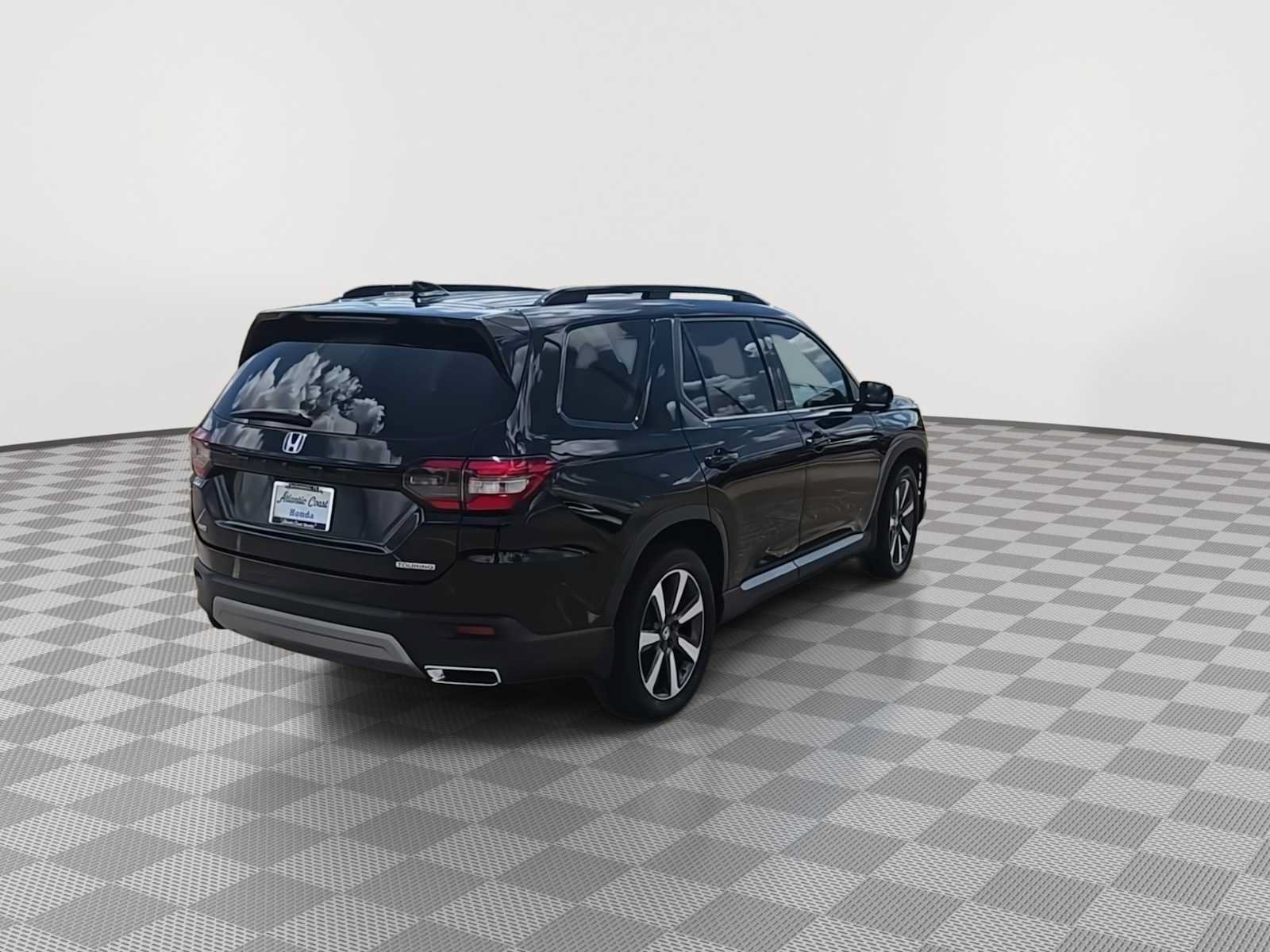 Used 2024 Honda Pilot Touring image 8