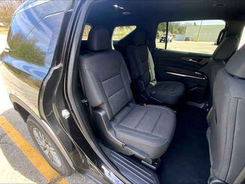 Used 2024 Chevrolet Traverse LT image 23