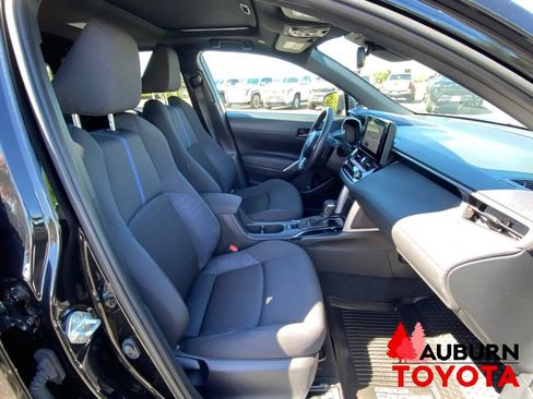 Used 2024 Toyota Corolla Cross AWD Hybrid w/ Moonroof Package image 13