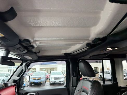Used 2021 Jeep Wrangler Unlimited Rubicon w/ Dual Top Group AWD/4WD image 21