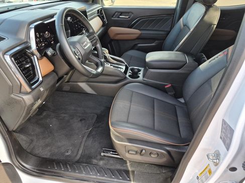 Certified 2025 GMC Canyon AT4 w/ Nightfall Edition AWD/4WD image 11