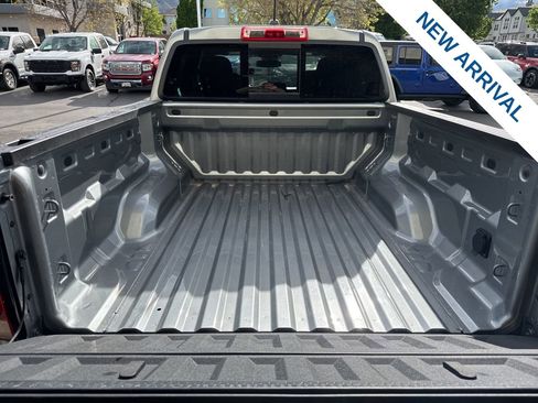 Used 2025 Chevrolet Colorado Z71 w/ Technology Package AWD/4WD image 12