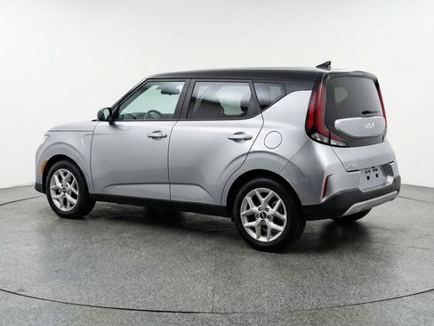 Used 2025 Kia Soul LX w/ LX Technology Package FWD image 6