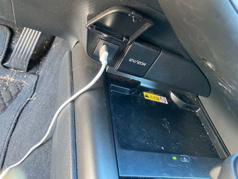 Used 2024 Toyota Camry SE image 30