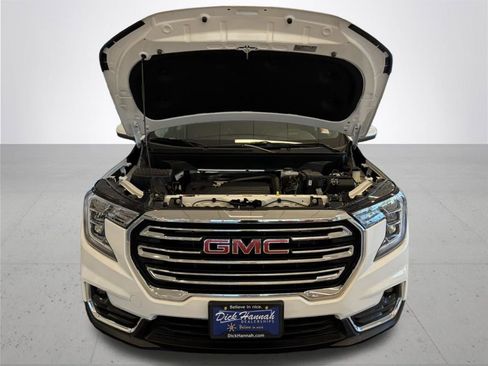 Used 2024 GMC Terrain SLT image 4