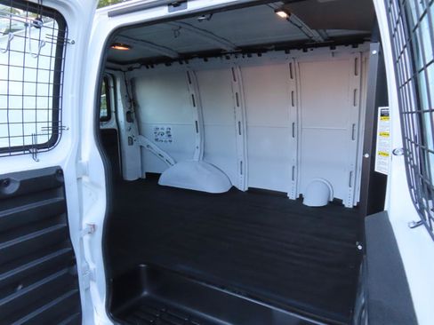 Used 2012 Chevrolet Express 2500 RWD image 18