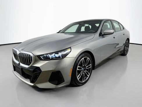 Used 2026 BMW 540i xDrive w/ M Sport Package AWD/4WD image 1
