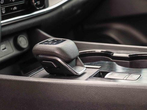 Used 2023 Nissan Rogue S AWD/4WD image 19