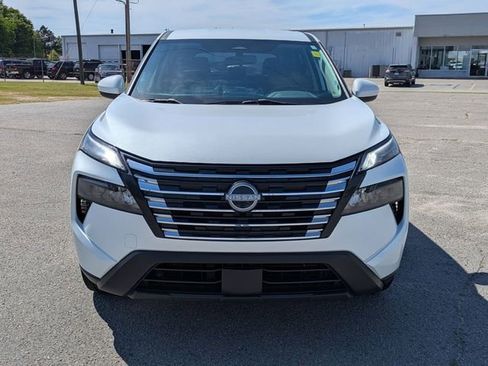 Used 2024 Nissan Rogue SV image 8