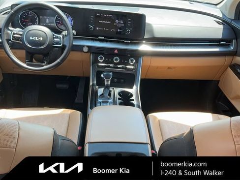 Used 2024 Kia Carnival LX FWD image 16