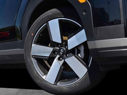 Used 2025 Hyundai Santa Fe Limited FWD image 3