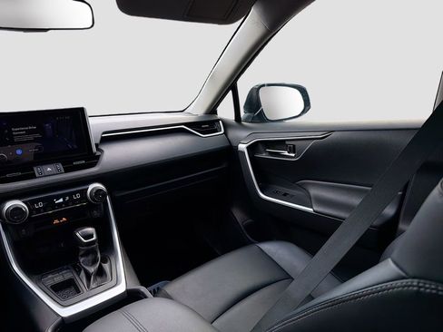 Used 2023 Toyota RAV4 XLE Premium image 23