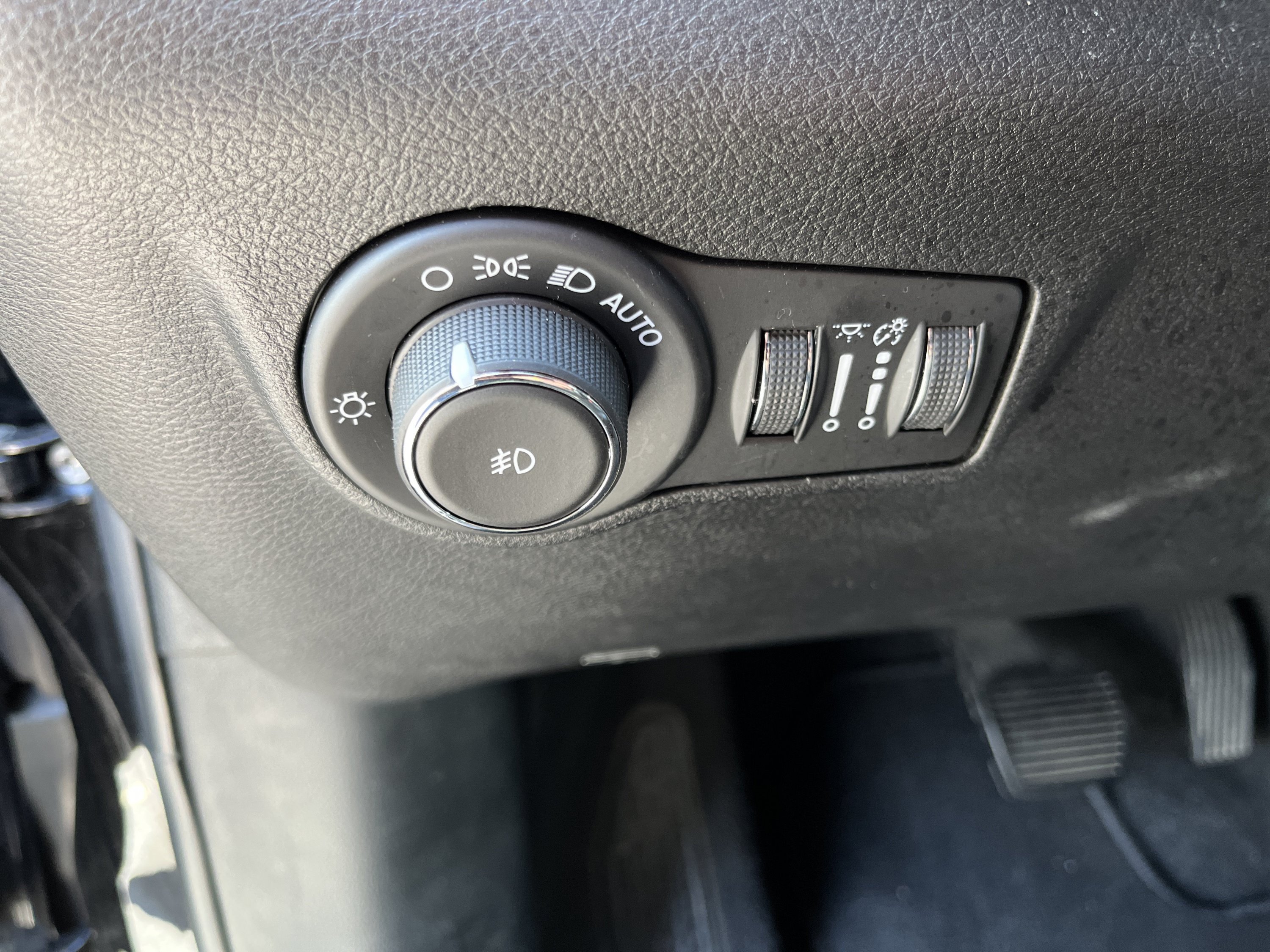 Used 2025 Jeep Compass Limited AWD/4WD image 18