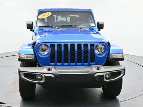 Used 2023 Jeep Gladiator Sport AWD/4WD image 2
