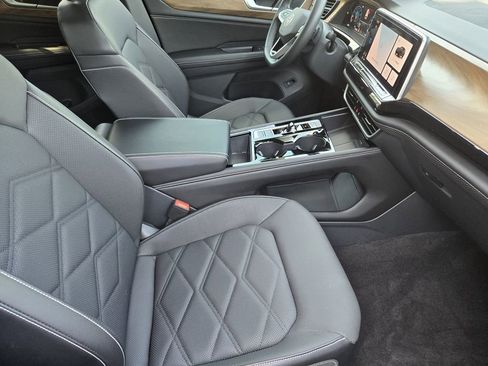 Used 2024 Volkswagen Atlas SE image 15