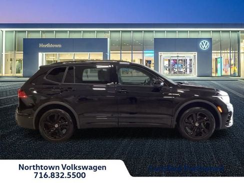 Certified 2024 Volkswagen Tiguan SE R-Line image 2