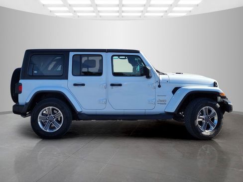 Used 2021 Jeep Wrangler Unlimited Sahara AWD/4WD image 3