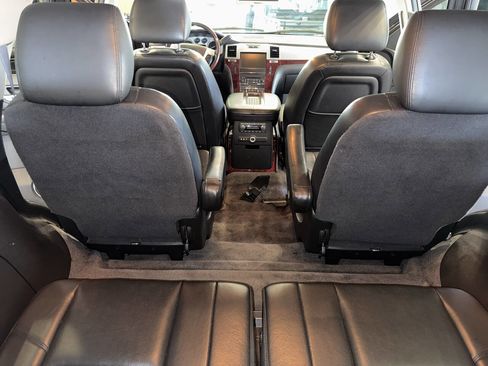 Used 2011 Cadillac Escalade Luxury image 31