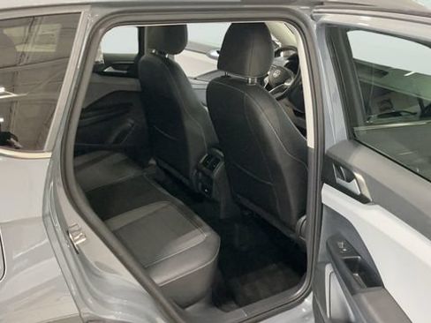 Used 2023 Volkswagen Taos SE AWD/4WD image 15