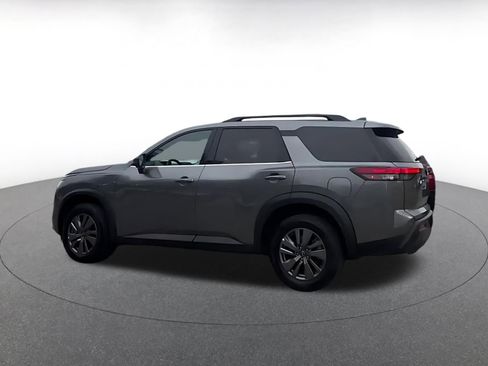 Used 2025 Nissan Pathfinder SV FWD image 10