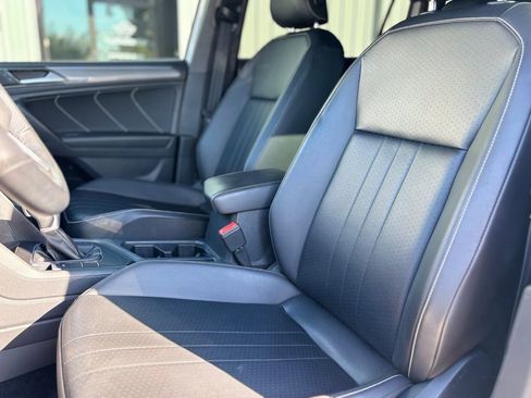 Used 2022 Volkswagen Tiguan SE R-Line image 11