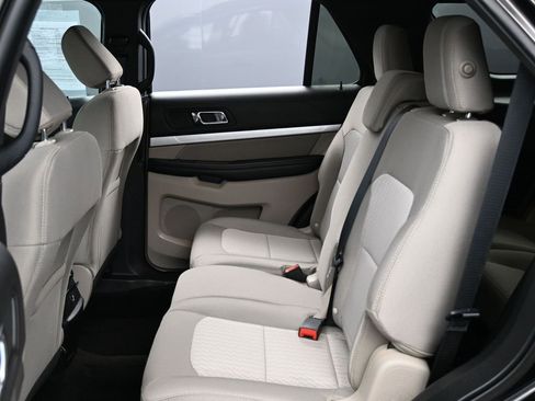 Used 2018 Ford Explorer 4WD w/ Class II Trailer Tow Package image 27