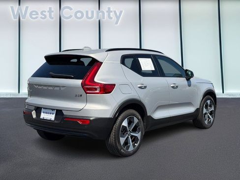Certified 2025 Volvo XC40 B5 Plus AWD/4WD image 4