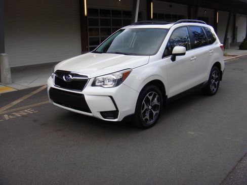 Used 2014 Subaru Forester 2.0XT Premium image 9