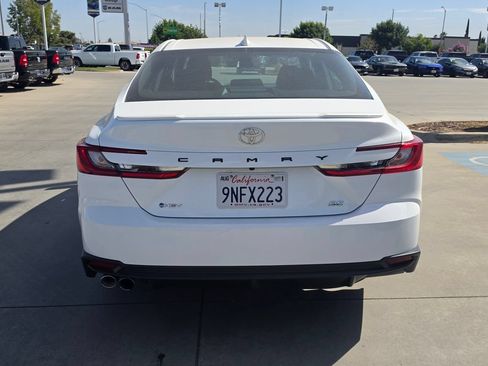 Used 2025 Toyota Camry SE FWD image 5