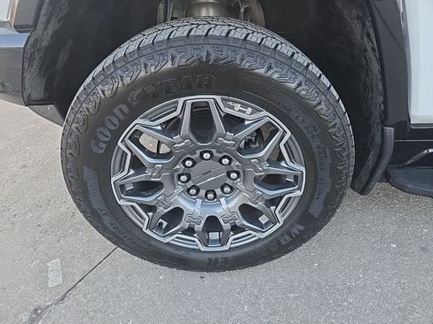 Used 2025 GMC Hummer EV 3X image 29