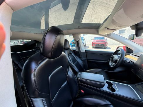 Used 2022 Tesla Model Y Long Range AWD/4WD image 4